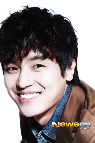 Archivo:Yun Woo Jin2.jpg
