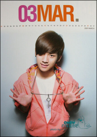 Archivo:KEY-shinee-6399799-427-600.jpg