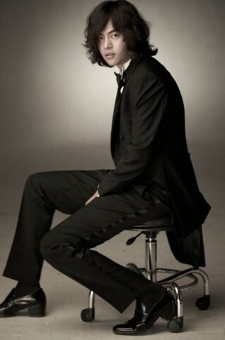 Archivo:Kang Won.jpg
