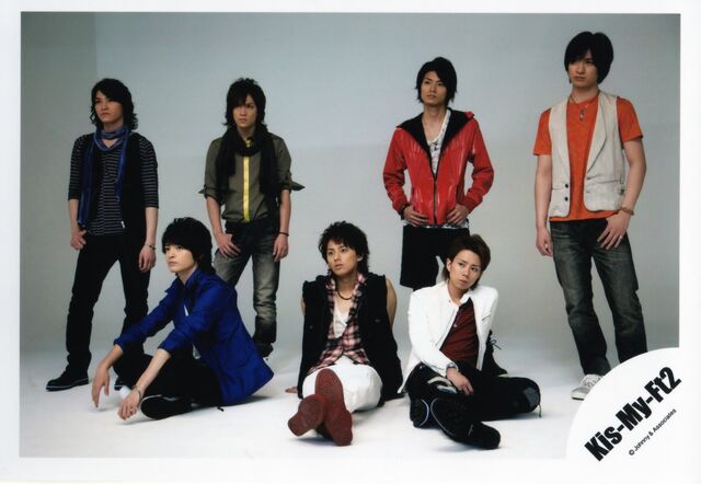 Archivo:2011 Summer Tour 05 group.jpg