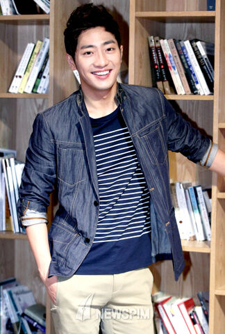 Archivo:Lee Sang Yeob24.jpg