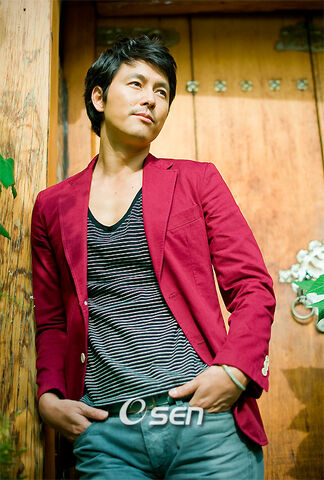 Archivo:JUNG WOO SUNG2.jpg