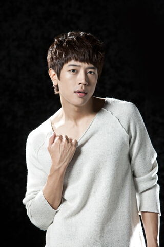 Archivo:Lee Do Yung.jpg
