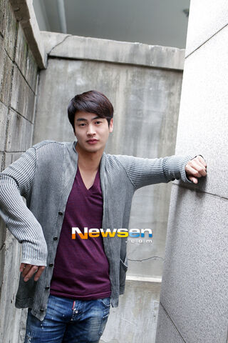 Archivo:Kim San Ho11.jpg