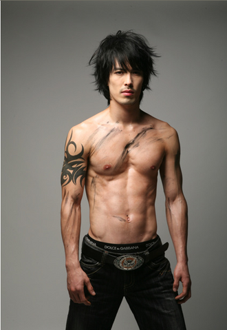 Archivo:Norazo-Lee-Hyuk-CHAOS-k-pop.png