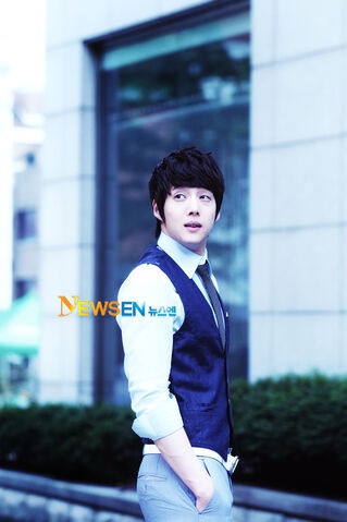 Archivo:Kang Dong Ho9.jpg
