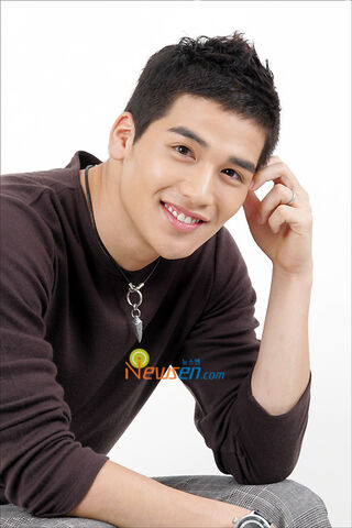 Archivo:Yoo Gun5.jpg