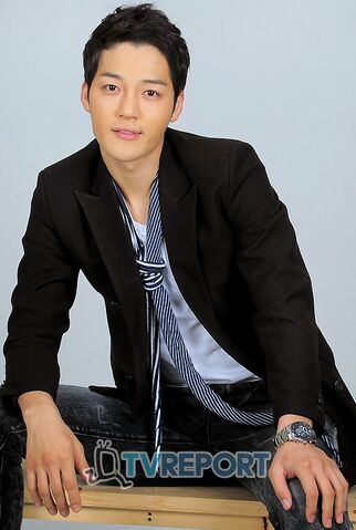 Archivo:Kim Jin Woo (1983)15.jpg