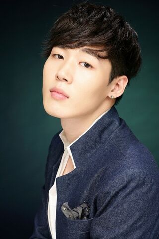Archivo:Yoon Sung Hyun.jpg