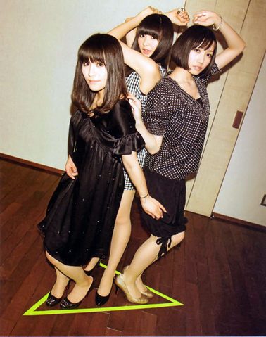 Archivo:Perfume+09.png