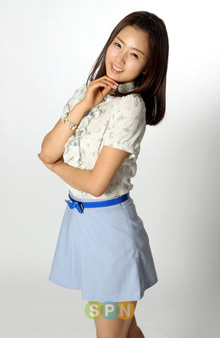 Archivo:Apink-bomi.jpg