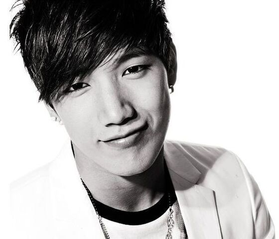 Archivo:2pm-junsu-HEADER.jpg