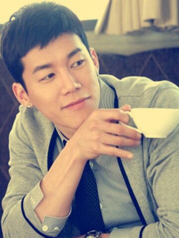 Archivo:Kim Moo Yul5.jpg