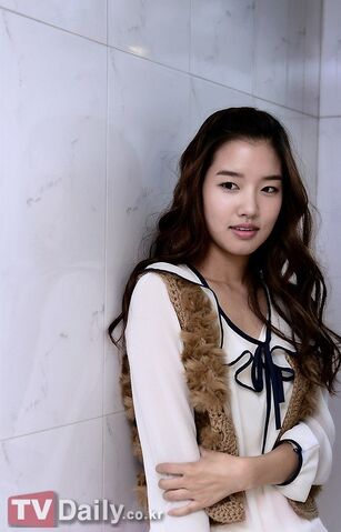 Archivo:Yoon Seo2.jpg