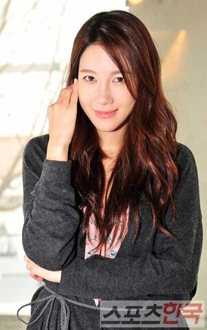 Archivo:Lee Ji Ah10.jpg