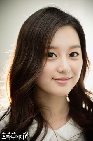 Archivo:Kim Ji Won31.jpg