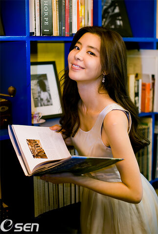 Archivo:Kim Kyu Ri (1979)4.jpg