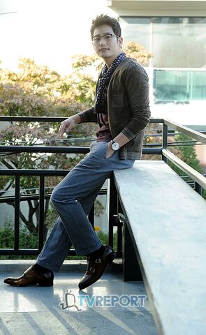 Archivo:Park Shi Hoo30.jpg