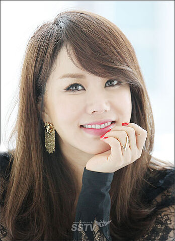 Archivo:Uhm Jung Hwa22.jpg