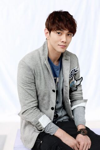 Archivo:Lee Kyu Han5.jpg