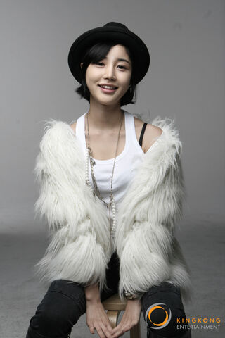Archivo:Yoon Jin Yi.jpg
