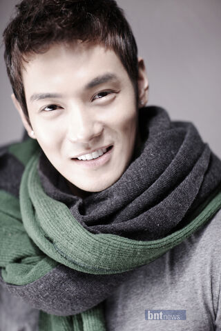 Archivo:Hwan Hee.jpg
