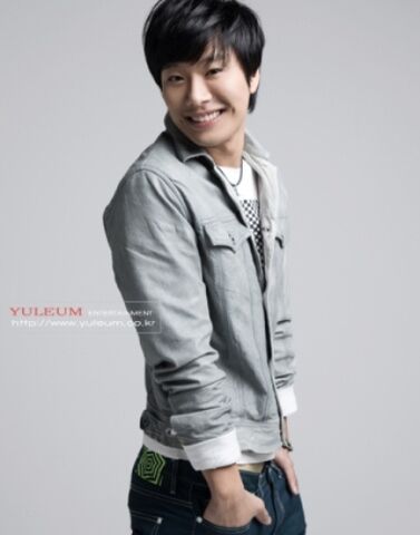Archivo:Kim Hyuk4.jpg