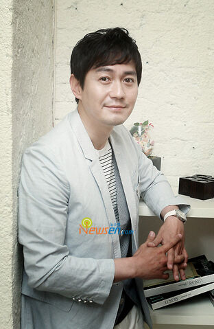Archivo:Park Yong Woo4.jpg