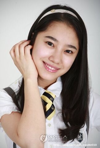 Archivo:Yoo Shin Ae.jpg