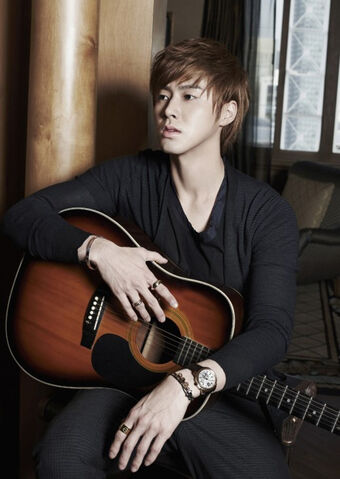 Archivo:Yunho-2012mm452.jpg