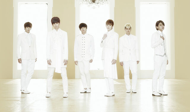 Archivo:U-KISS-Distance1.jpg