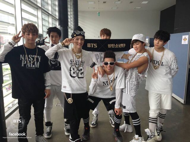Archivo:BTS Bangtan Boys.jpg