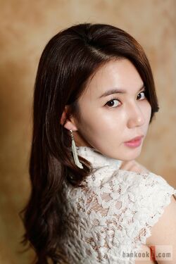 Park Shi Eun42.jpg