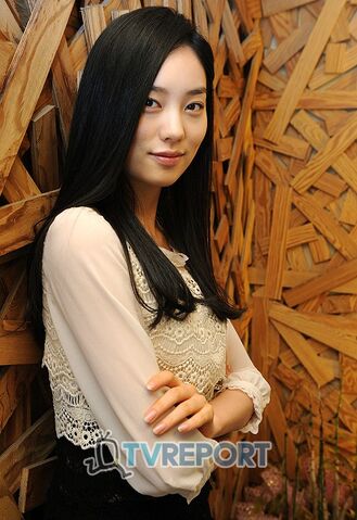 Archivo:Hwang Sun Hee10.jpg