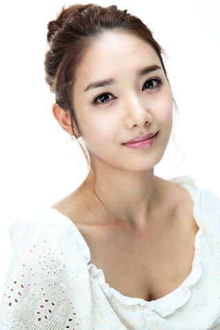 Archivo:Kang Min Jung3.jpg
