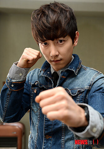 Archivo:Lee Jung Hyuk10.jpg
