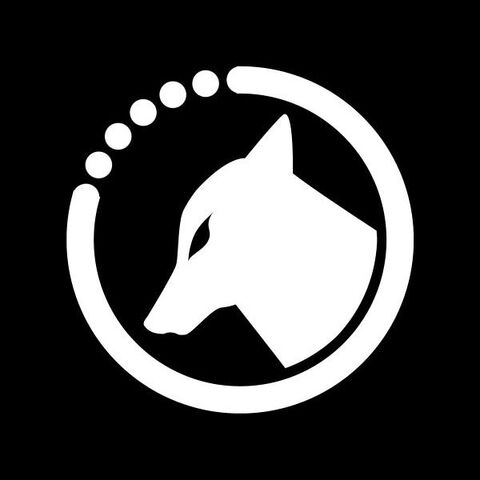 File:Coyote-kisses-six-shooter.jpg