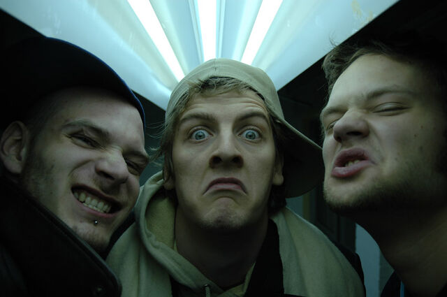 File:Noisia Heads 01 - Photography by Jozia Groeneweege.jpg