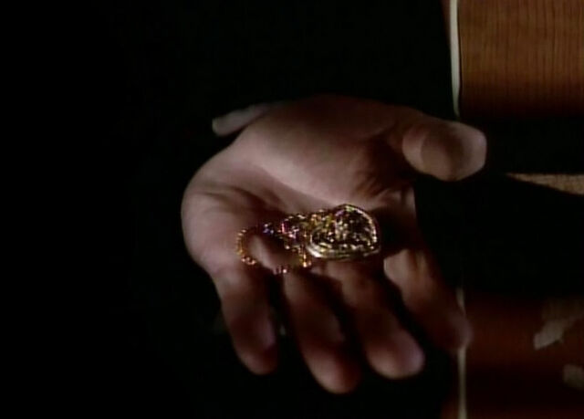 File:Necklace Heaven and Earth.jpg