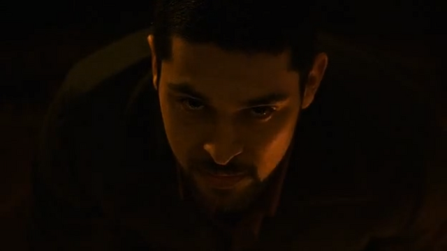 File:Carlos 7 1x03.png