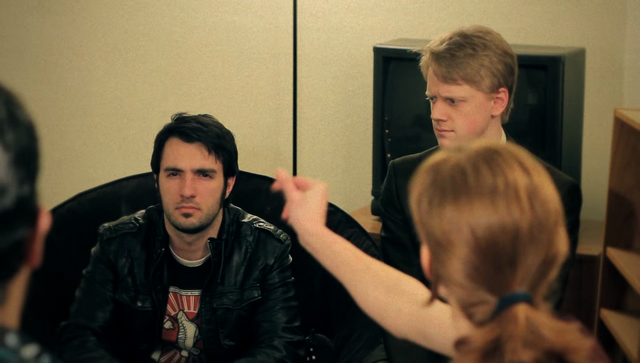 File:Liz snaps fingers.png