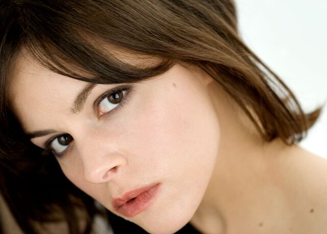 File:Emily hampshire.jpg
