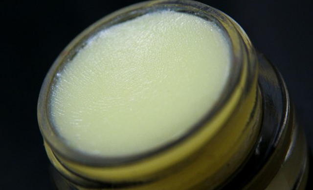 File:Lip-balm.png