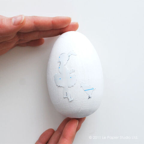 File:Silhouette-stenciled-easter-eggs-Step-2.jpg