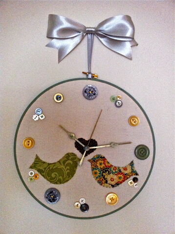 File:Finish Embroidery Hoop Clock.jpg