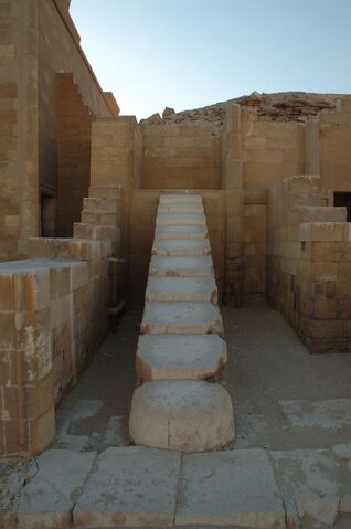 Plik:Saqqara complesso di Zoser.jpg
