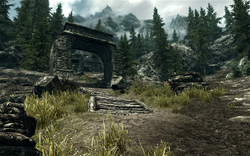 Rovine ai piedi della collina.png