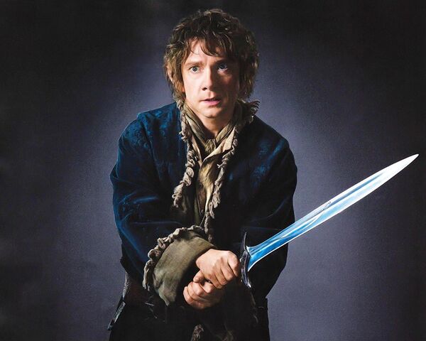 Archivo:Desolation - Bilbo and Sting.jpg