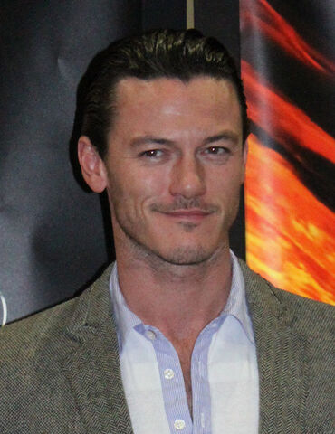 Archivo:Luke Evans.jpg