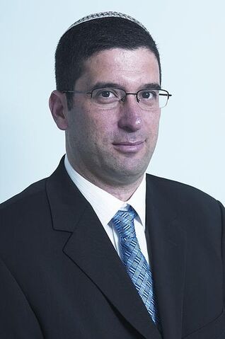 קובץ:398px-Avi Wartzman.jpg